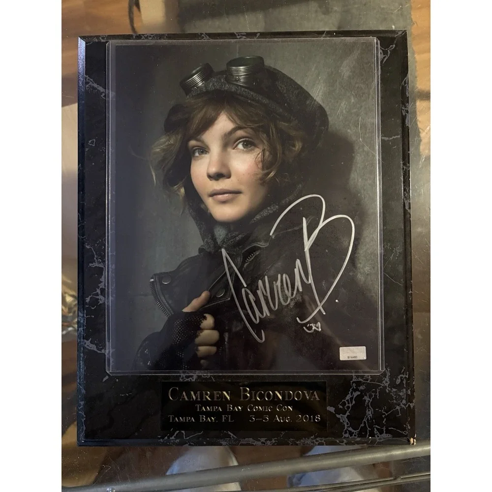 Camren Bicondova Gotham Catwoman Signed Plaque Photo Celebrity Authentics COA